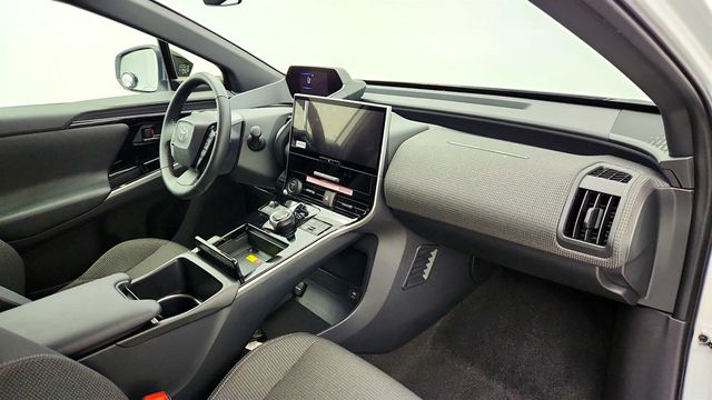 2024 Toyota bZ4X XLE AWD w/ Weather Package - 23019167 - 23