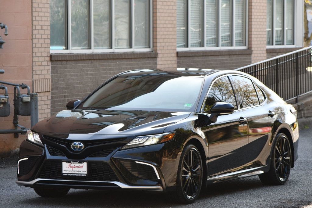 2024 Toyota Camry Hybrid XSE photo 2