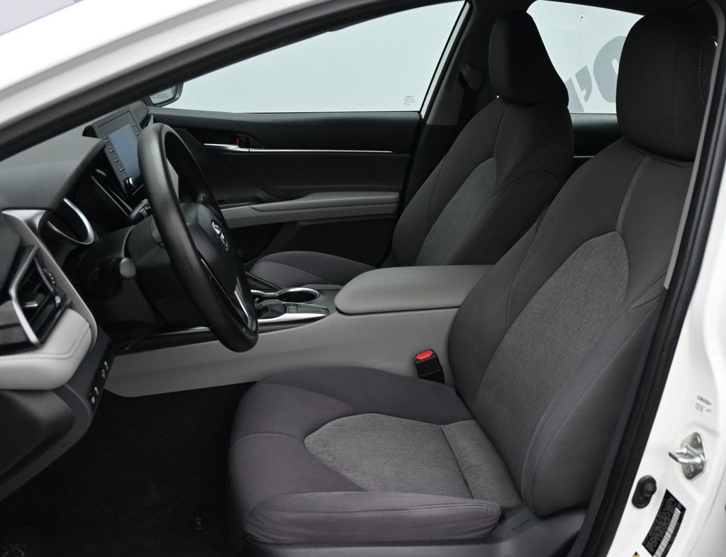 Toyota Camry photo 12