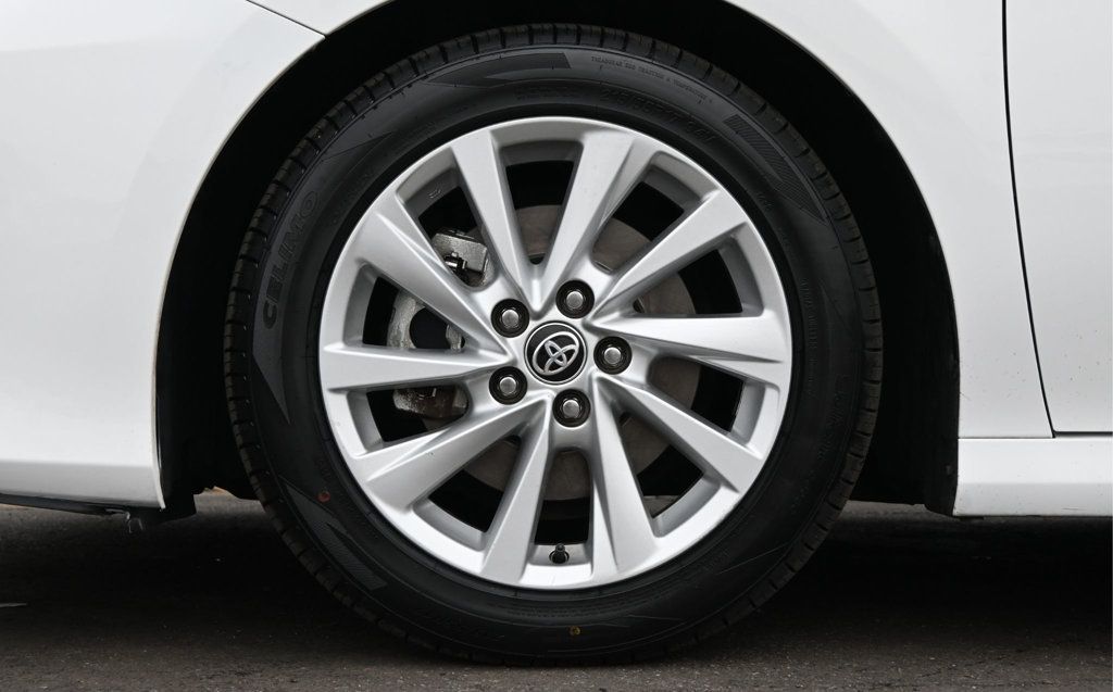 Toyota Camry photo 6