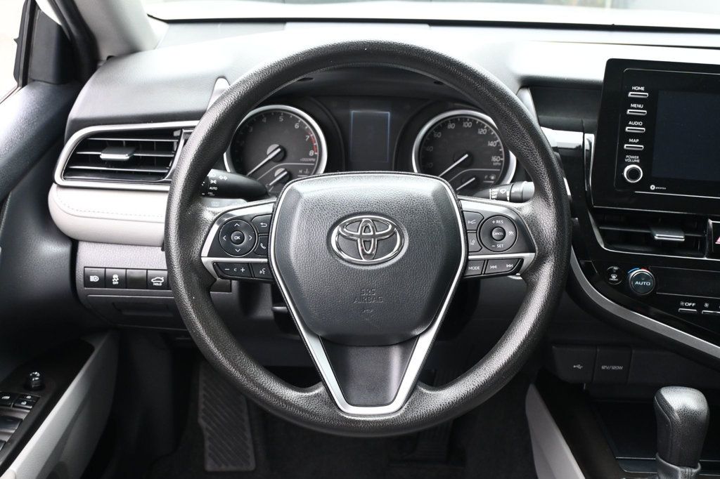 Toyota Camry photo 9