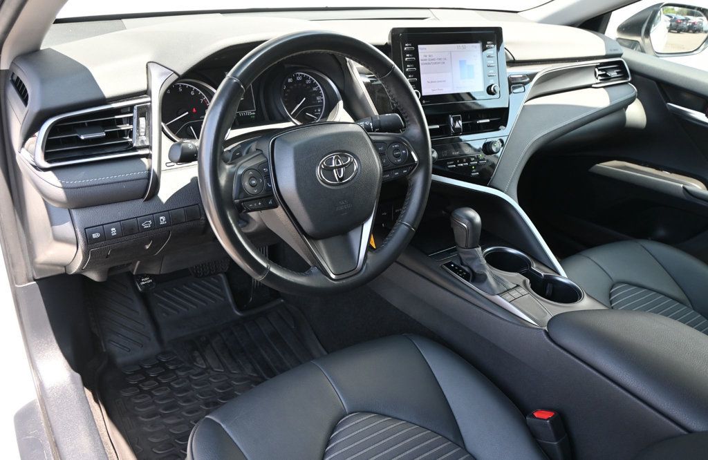 Toyota Camry photo 10