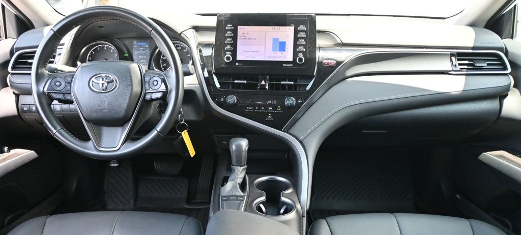 Toyota Camry photo 11