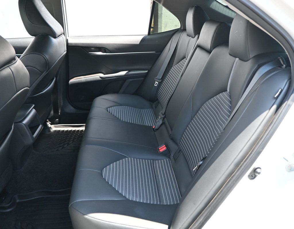 Toyota Camry photo 18