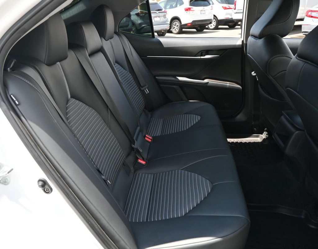 Toyota Camry photo 20