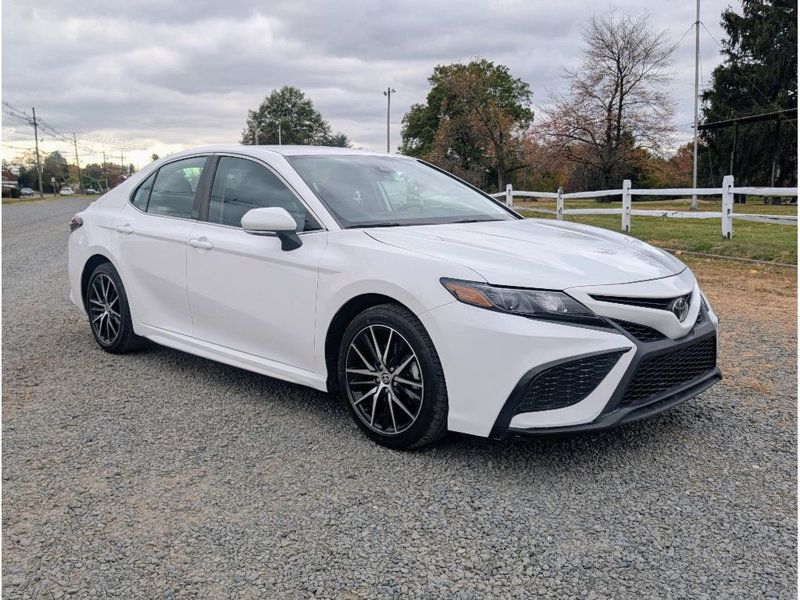 2024 Toyota Camry SE photo 3