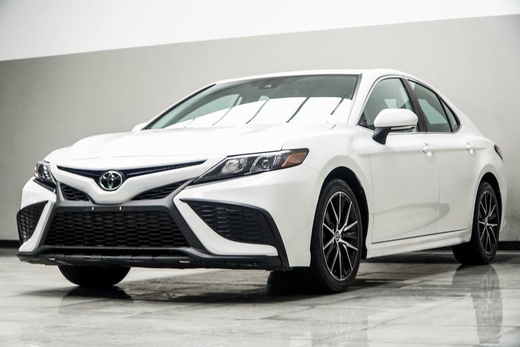 2024 Toyota Camry SE photo 2
