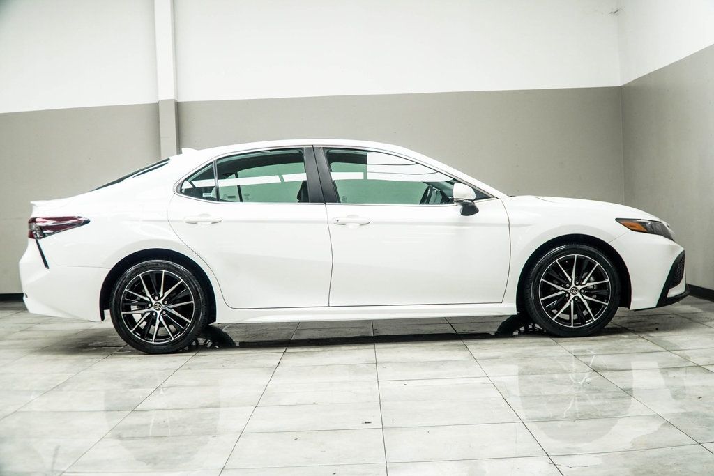 2024 Toyota Camry SE photo 4