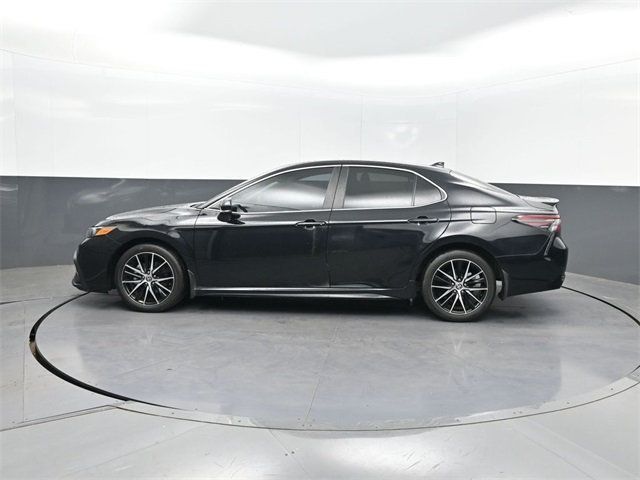 2024 Toyota Camry SE photo 2