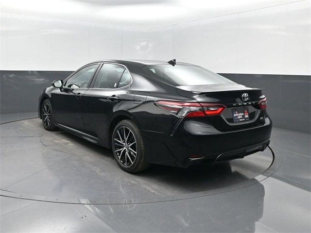 2024 Toyota Camry SE photo 3