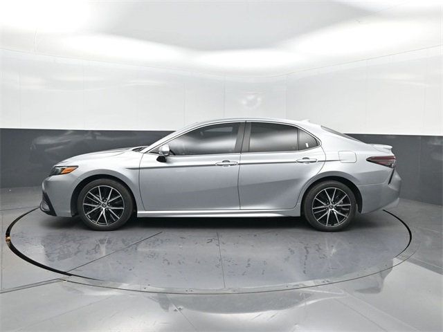 2024 Toyota Camry SE photo 2