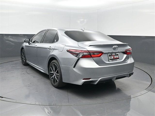 2024 Toyota Camry SE photo 3