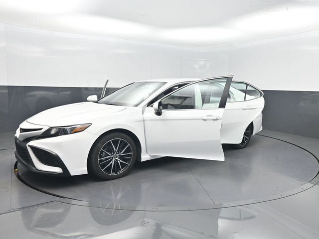 2024 Toyota Camry SE Automatic - 23066120 - 33