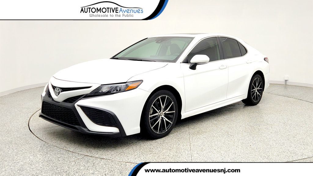 2024 Toyota Camry SE Automatic w/ Convenience Pkg, Moonroof & Blind Spot Monitor - 23016941 | Video 1