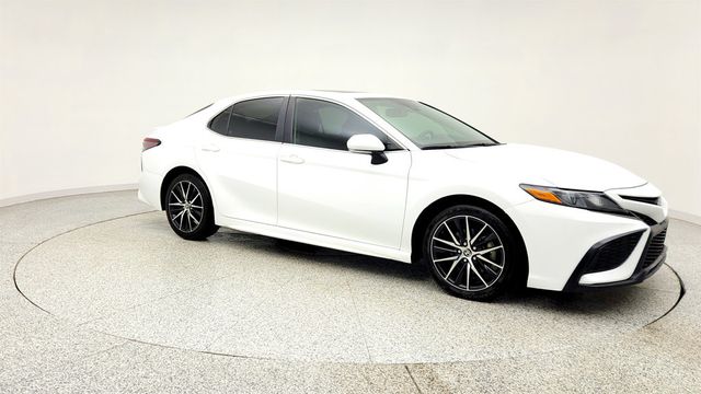 2024 Toyota Camry SE Automatic w/ Convenience Pkg, Moonroof & Blind Spot Monitor - 23016941 - 2