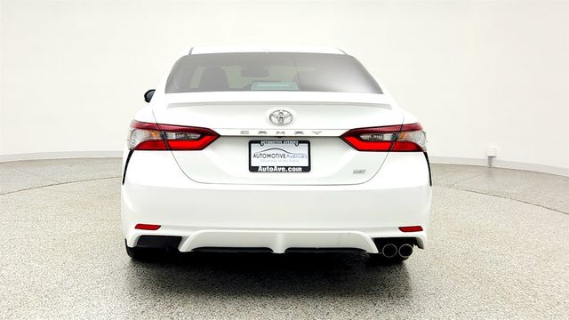 2024 Toyota Camry SE Automatic w/ Convenience Pkg, Moonroof & Blind Spot Monitor - 23016941 - 5