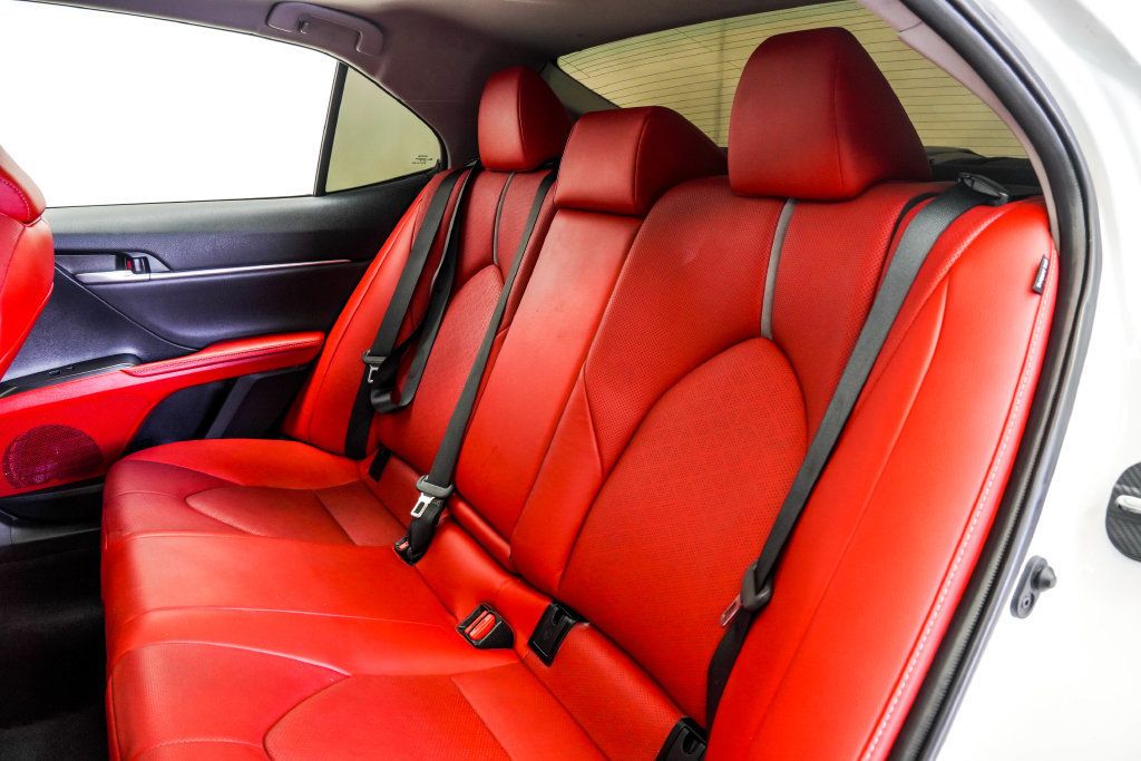 Toyota Camry photo 17