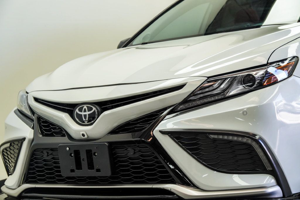 Toyota Camry photo 2