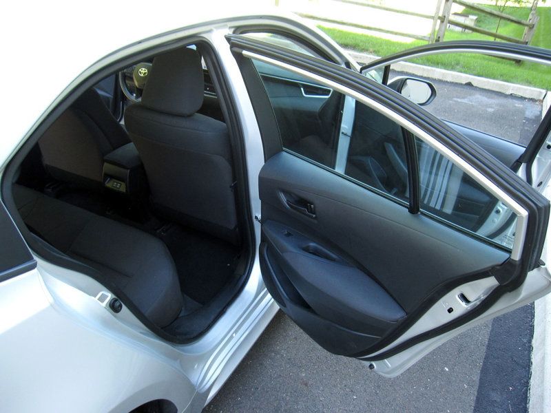 2024 Toyota Corolla LE photo 24