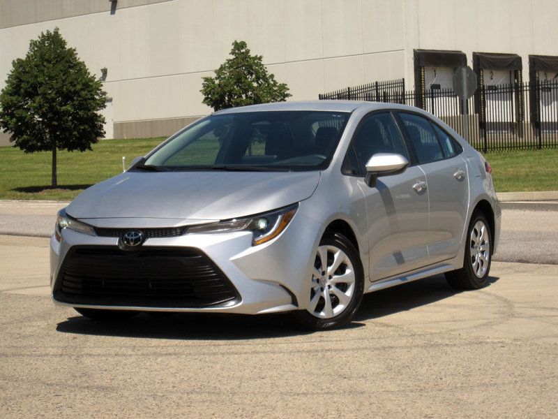 2024 Toyota Corolla LE photo 3