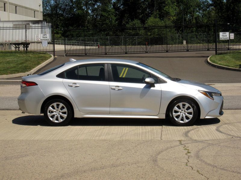 2024 Toyota Corolla LE photo 9