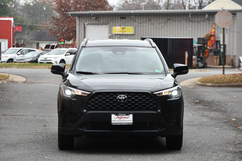 2024 Toyota Corolla Cross LE photo 2