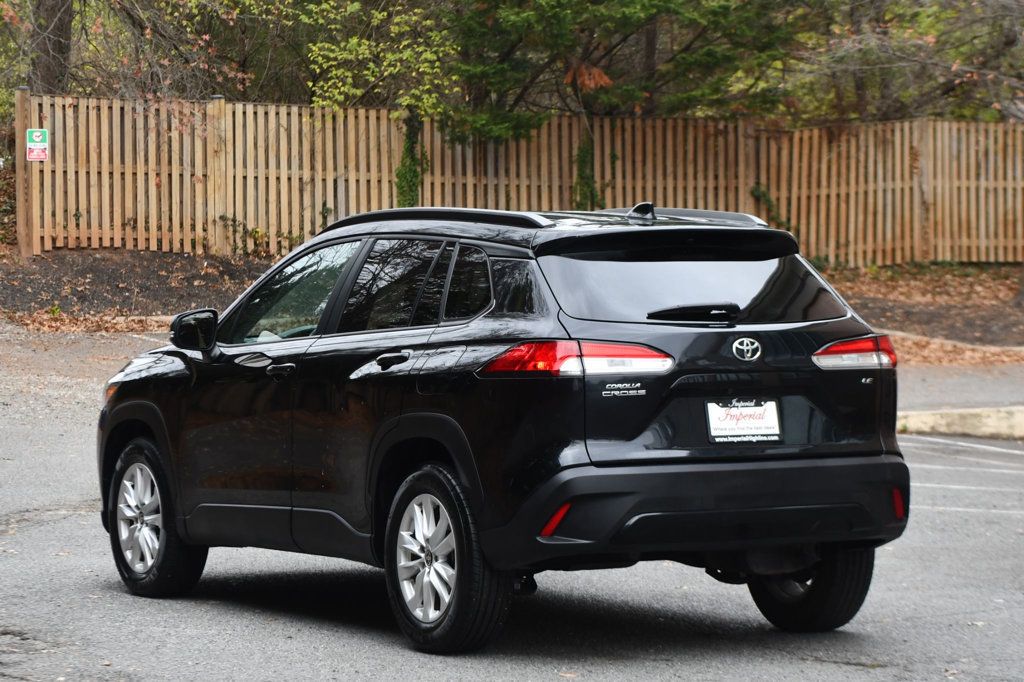2024 Toyota Corolla Cross LE photo 4