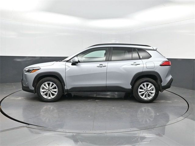 2024 Toyota Corolla Cross LE photo 2