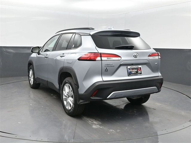 2024 Toyota Corolla Cross LE photo 3
