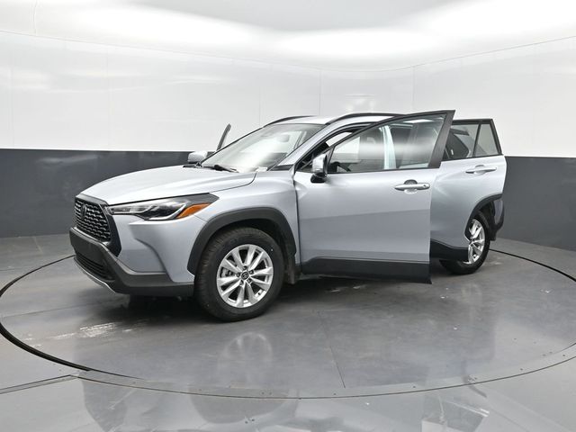 2024 Toyota Corolla Cross LE 2WD - 22991339 - 32