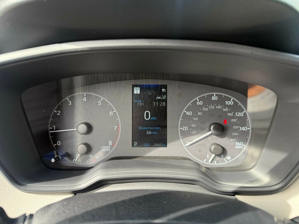 2024 Toyota Corolla Cross LE photo 3