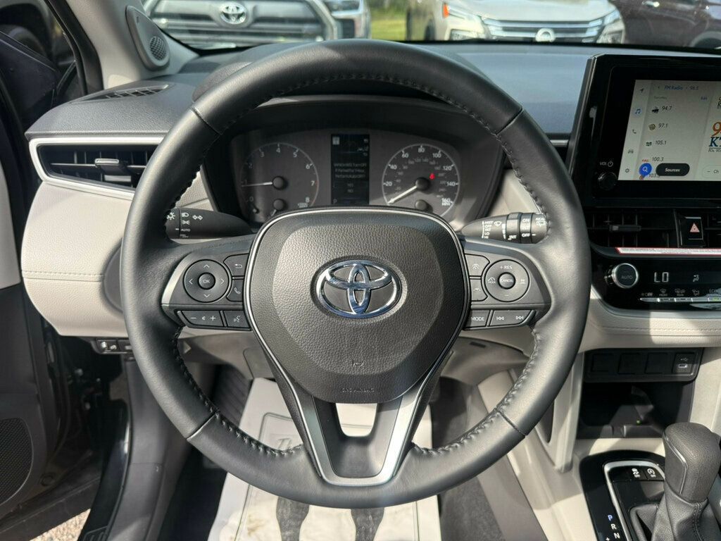 2024 Toyota Corolla Cross LE photo 4