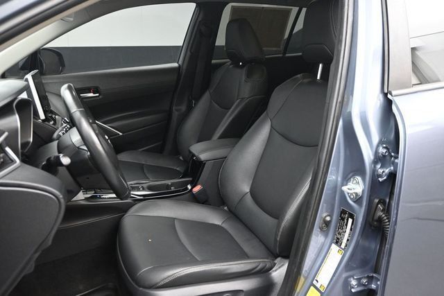 2024 Toyota Corolla Cross XLE 4WD - 23025200 - 3