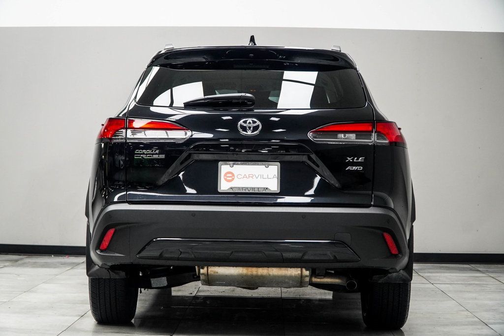 2024 Toyota Corolla Cross XLE photo 11