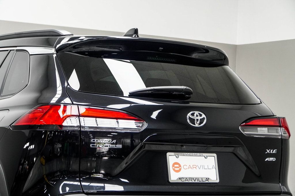 2024 Toyota Corolla Cross XLE photo 13