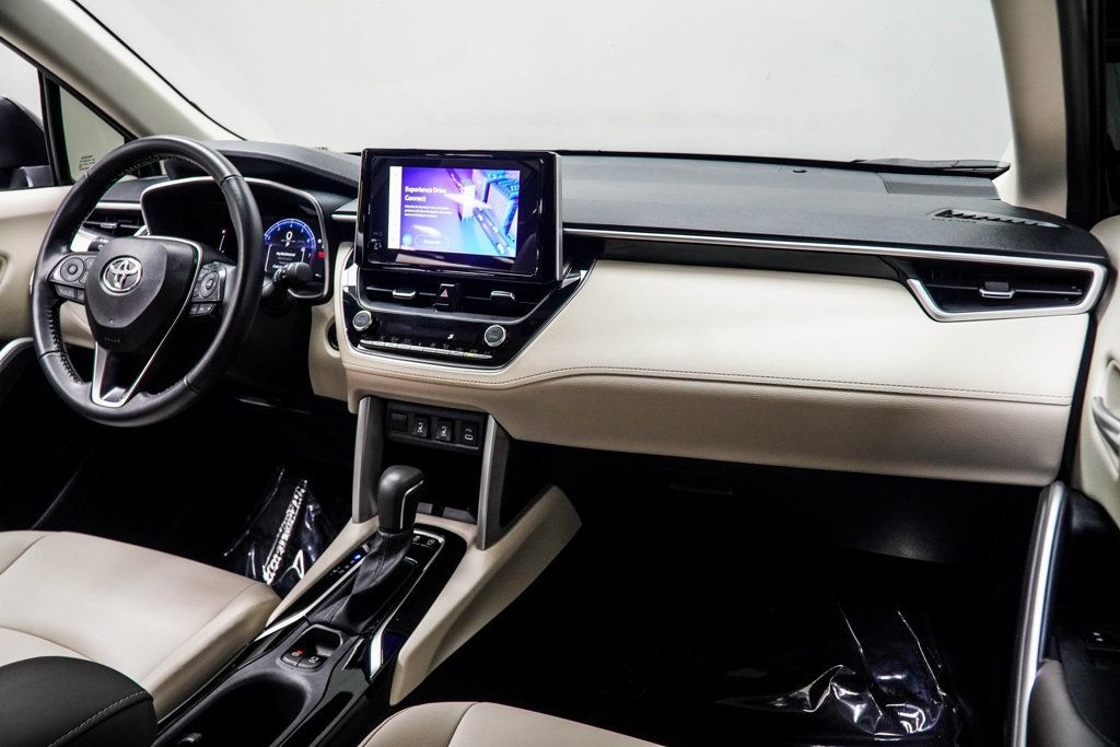 2024 Toyota Corolla Cross XLE photo 16