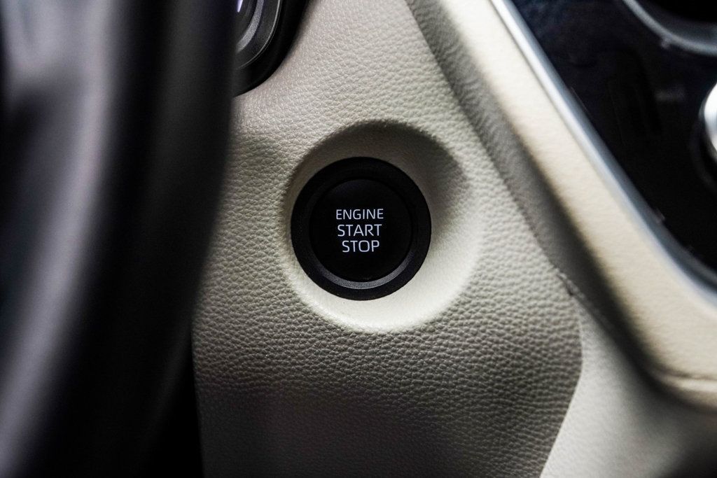 2024 Toyota Corolla Cross XLE photo 19