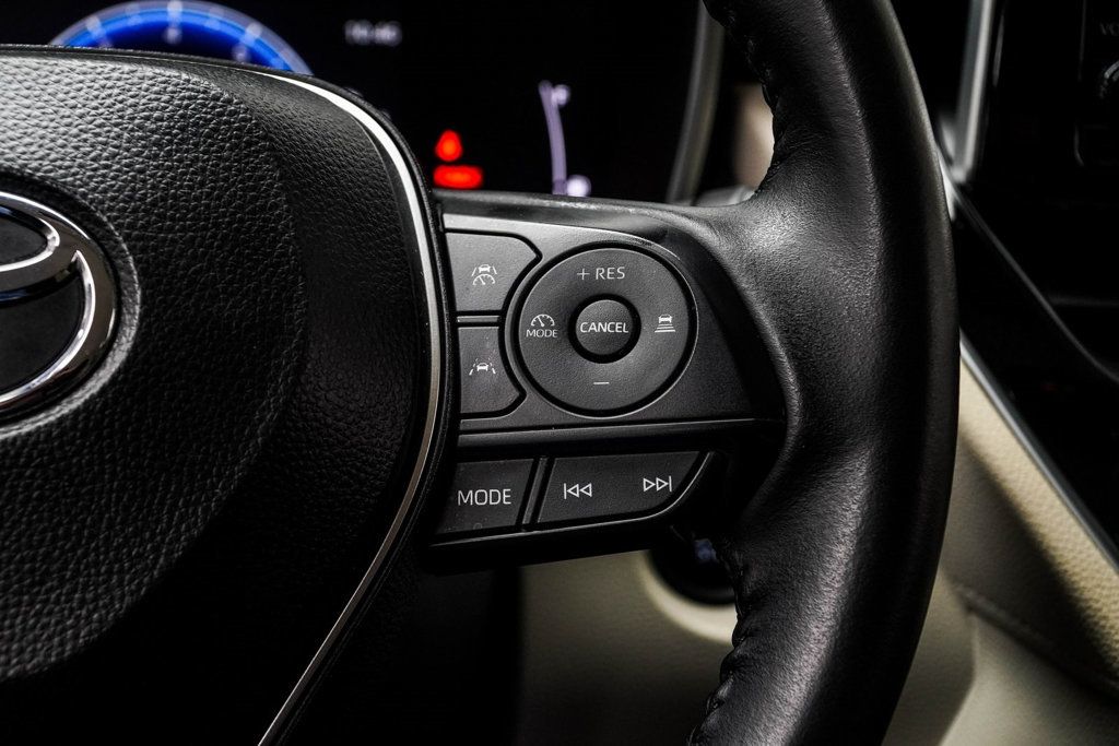 2024 Toyota Corolla Cross XLE photo 25