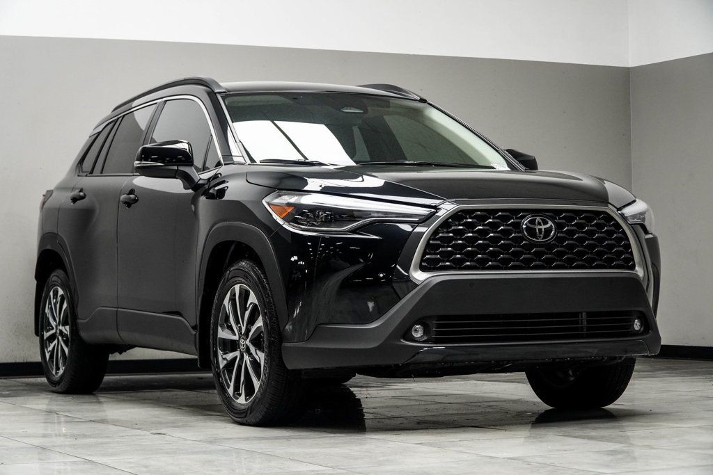 2024 Toyota Corolla Cross XLE photo 4