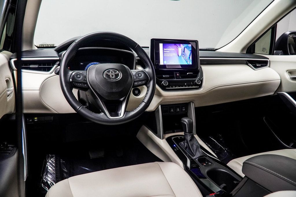 2024 Toyota Corolla Cross XLE photo 5