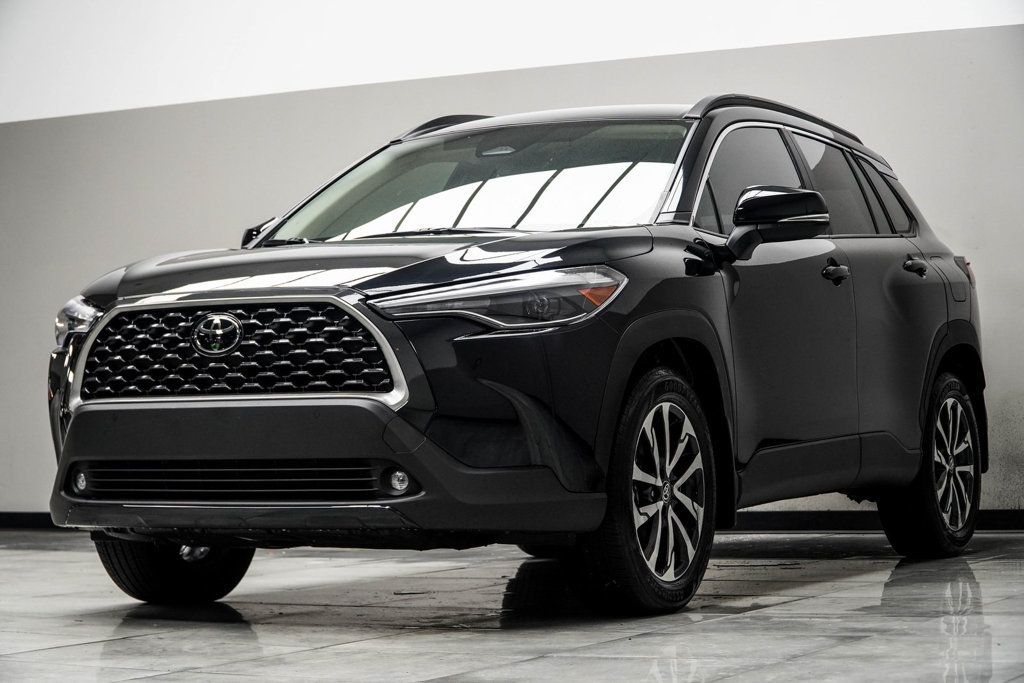 2024 Toyota Corolla Cross XLE photo 8