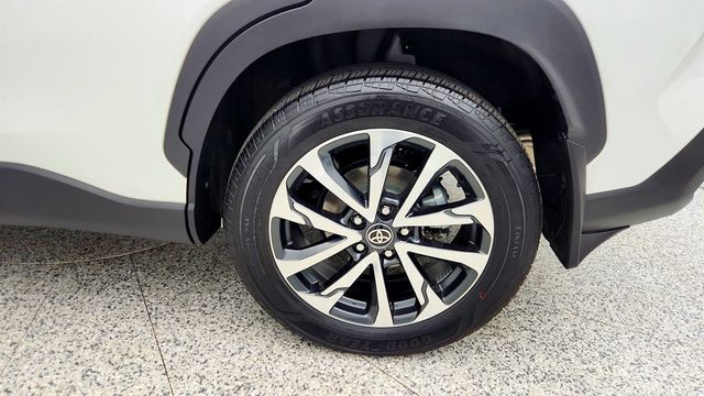 2024 Toyota Corolla Cross XLE 4WD - 23003970 - 8