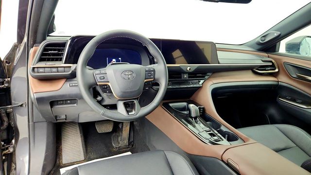 2024 Toyota Crown Limited AWD w/ Advanced Tech. Pkg & 21'' Dark Metallic Wheels - 23028918 - 12