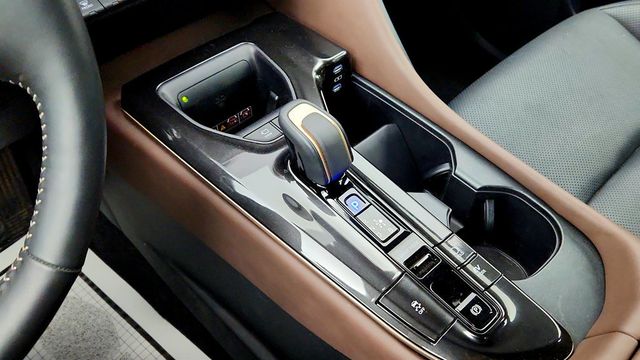 2024 Toyota Crown Limited AWD w/ Advanced Tech. Pkg & 21'' Dark Metallic Wheels - 23028918 - 16