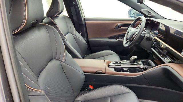 2024 Toyota Crown Limited AWD w/ Advanced Tech. Pkg & 21'' Dark Metallic Wheels - 23028918 - 23