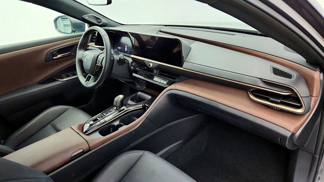 2024 Toyota Crown Limited AWD w/ Advanced Tech. Pkg & 21'' Dark Metallic Wheels - 23028918 - 24