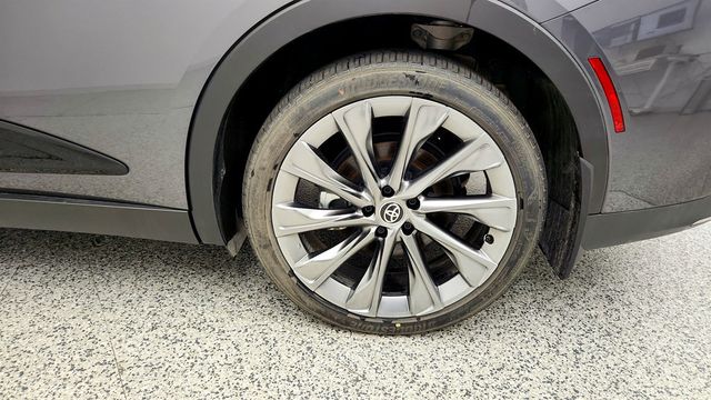 2024 Toyota Crown Limited AWD w/ Advanced Tech. Pkg & 21'' Dark Metallic Wheels - 23028918 - 8
