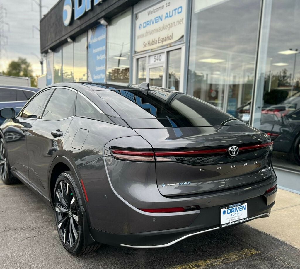 2024 Toyota Crown Platinum photo 3