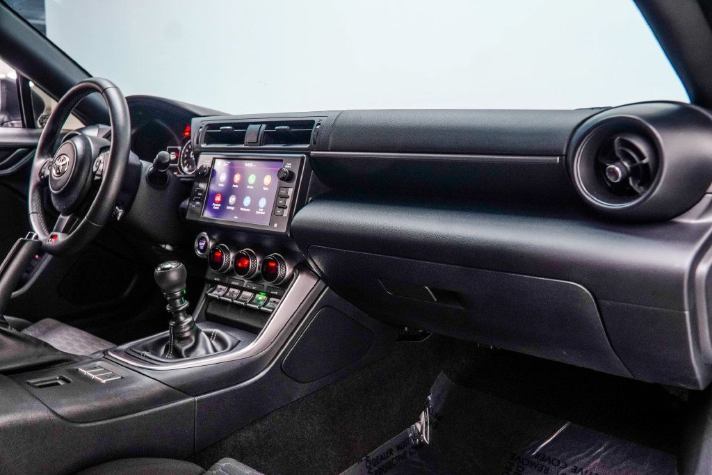 Toyota GR86 photo 16