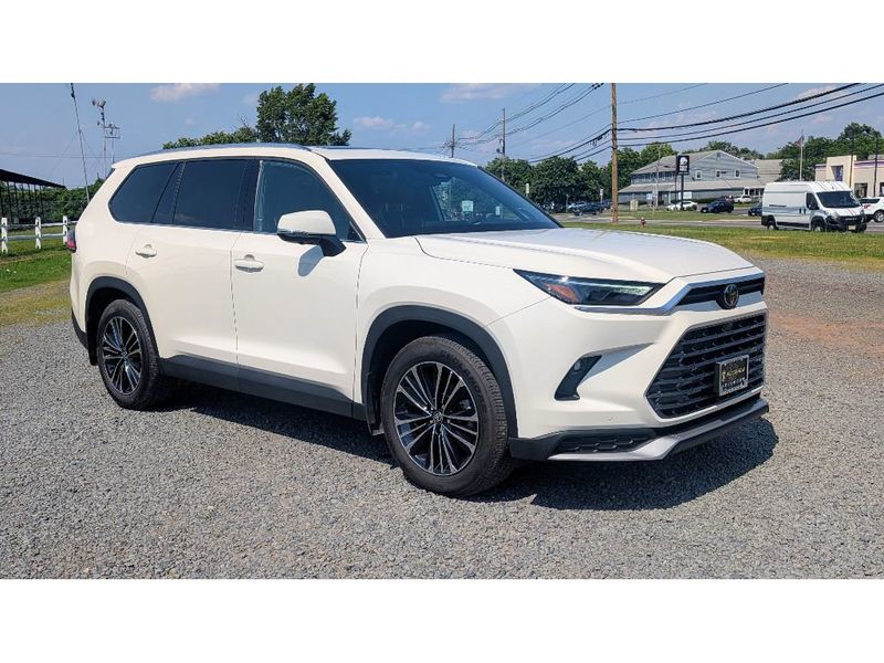 2024 Toyota Grand Highlander Hybrid Platinum photo 3